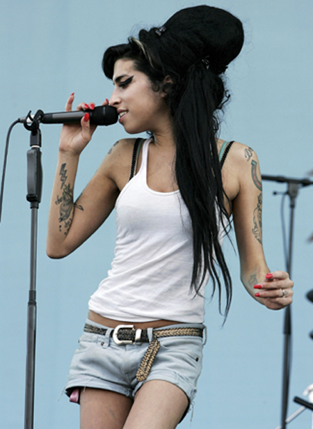Amy Winehouse ordina 48 bottiglie di whiskey