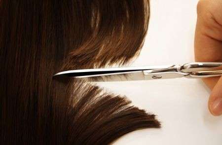 Come tagliare i capelli da sole