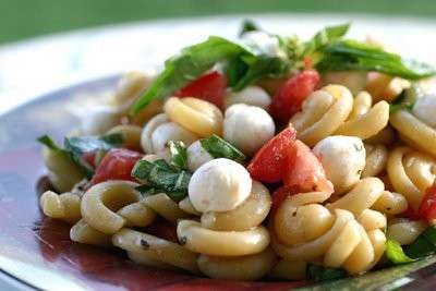 Ricette Estive: insalata di pasta alla caprese