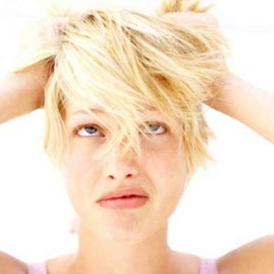 Capelli grassi o secchi: cause e cure