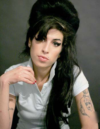 Amy Winehouse è morta, forse un’overdose ma anche sospetto suicidio le cause
