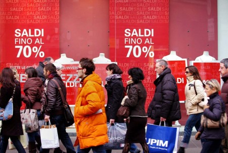 I saldi estivi non soddisfano: le vendite risentono della crisi?