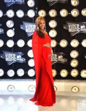 Beyoncé è incinta: la cantante rivela il suo dolce segreto!