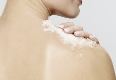 Scrub per il viso al sale marino