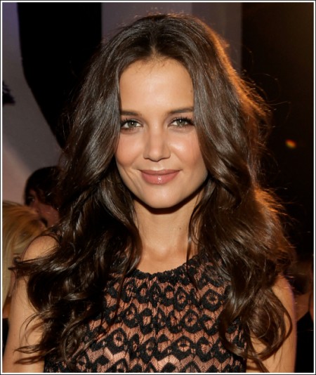 Il look naturale e chic di Katie Holmes agli MTV Video Music Awards: da copiare!