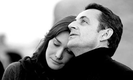 Un diamante sarà pure per sempre, ma per conquistare Carla Bruni, a Sarkozy sono bastate rose e tulipani…