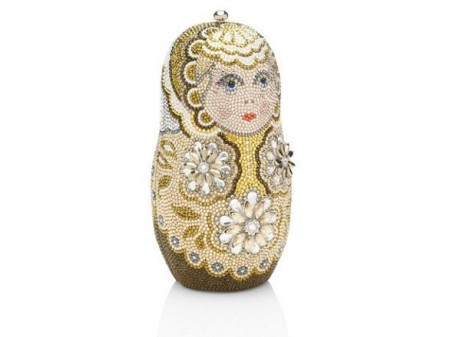 La deliziosa borsa gioiello di Judith Leiber a forma di matrioska