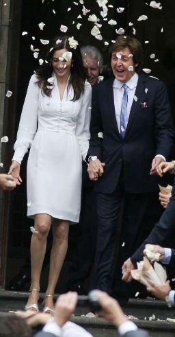 Paul McCartney ha sposato Nancy Shevell, l’abito da sposa era di Stella McCartney!