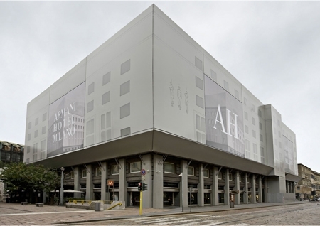 Giorgio Armani inaugura il suo nuovo hotel a Milano, un atto d’amore per la città