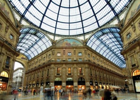 Prada batte Apple e Gucci: aprirà il suo nuovo megastore in galleria a Milano!