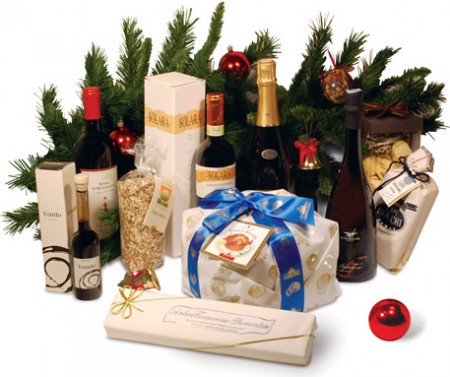 Il regalo più atteso per il Natale 2011 è il cesto gourmet, che batte moda e tecnologia