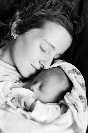 La storia di Jenni Lake, morta di cancro a 17 anni per far nascere il suo bambino