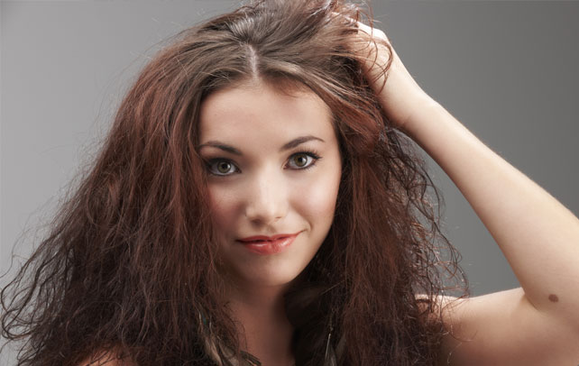 Capelli crespi, gli oli giusti per renderli lisci e setosi