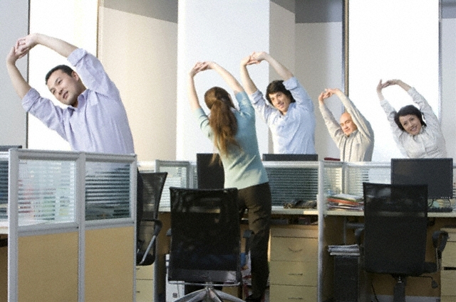 Ginnastica da ufficio, gli esercizi giusti per mantenersi in forma
