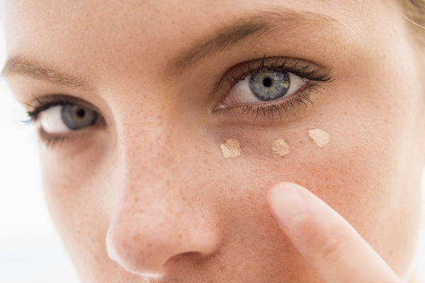 Trucco viso: come scegliere e usare il correttore