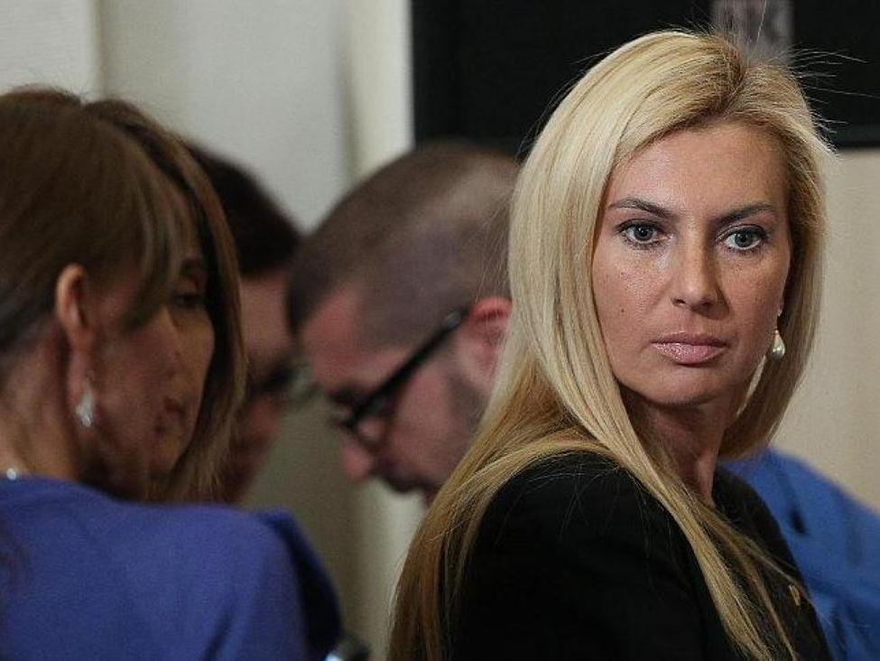 Pari Opportunità in Italia, Michaela Biancofiore duramente contestata per le sue posizioni conservatrici