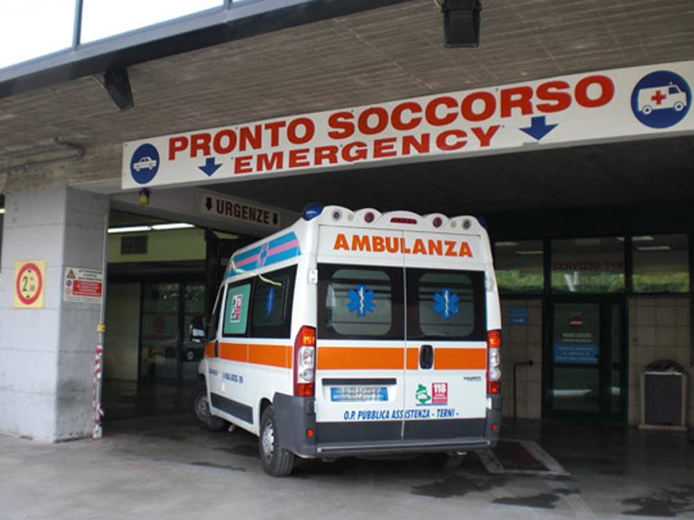 Ostia: ragazza accoltellata e abbandonata in un canale