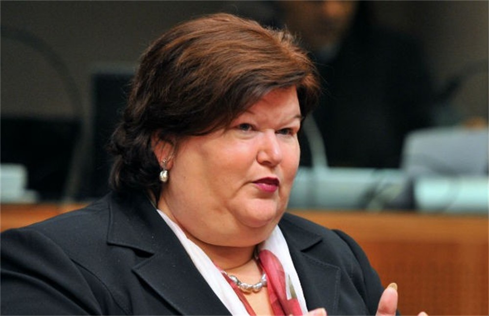 Maggie De Block troppo grassa per fare il Ministro della Salute