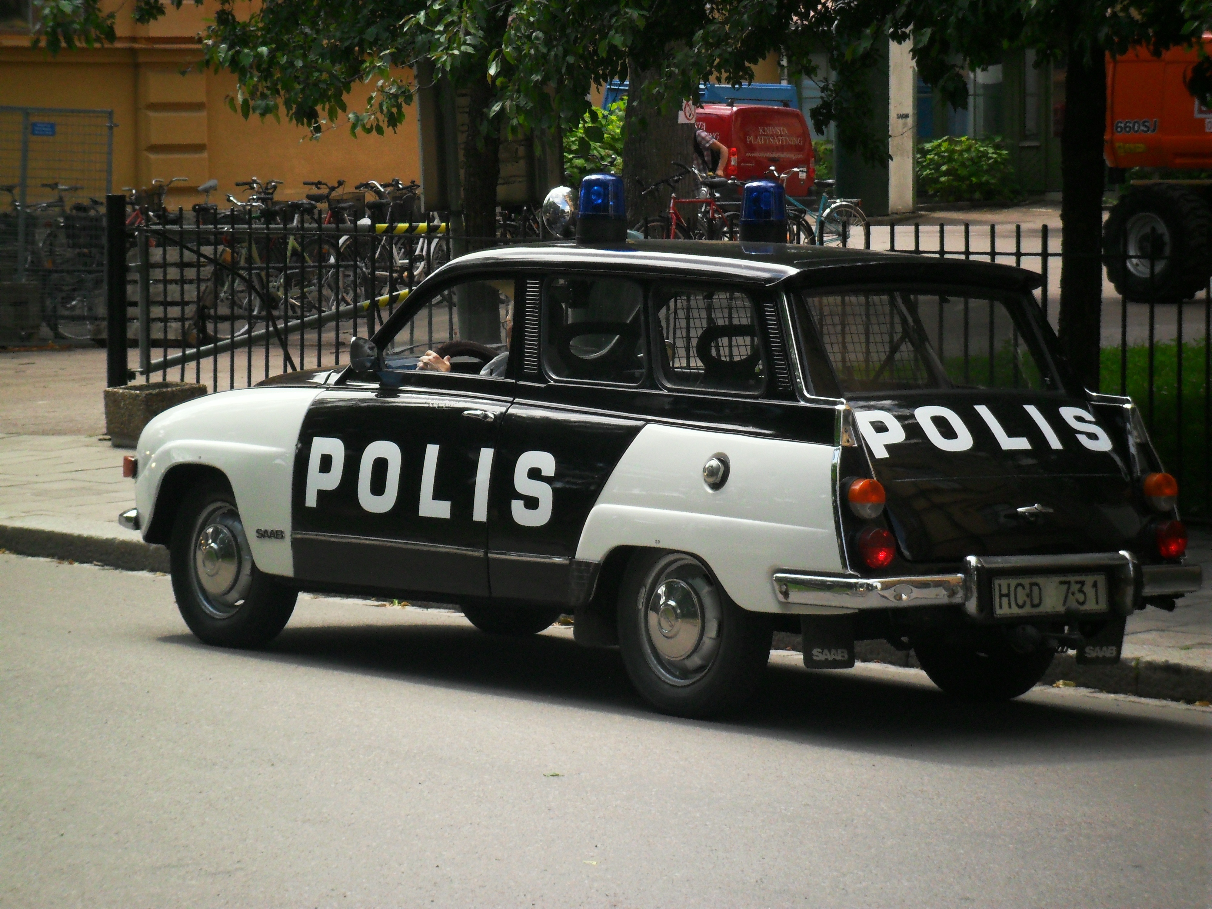 Svezia, 3 figlie segregate in casa dalla madre da oltre 10 anni