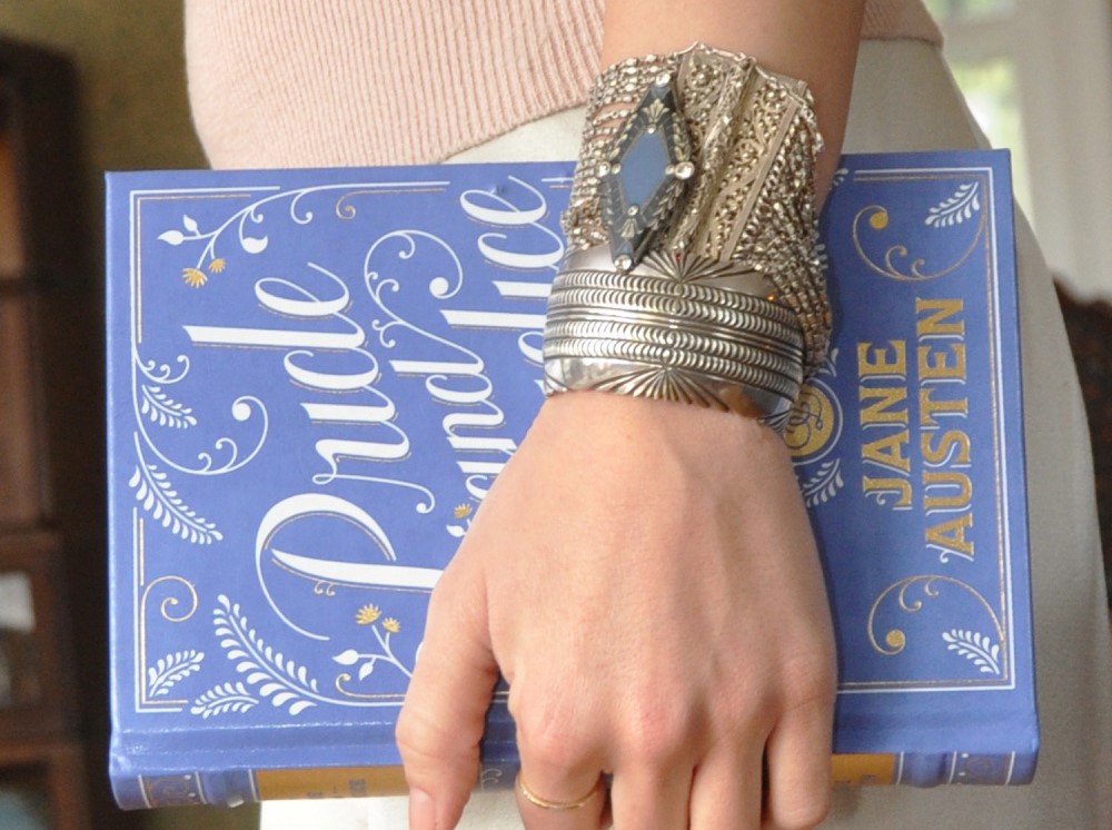 book-clutch