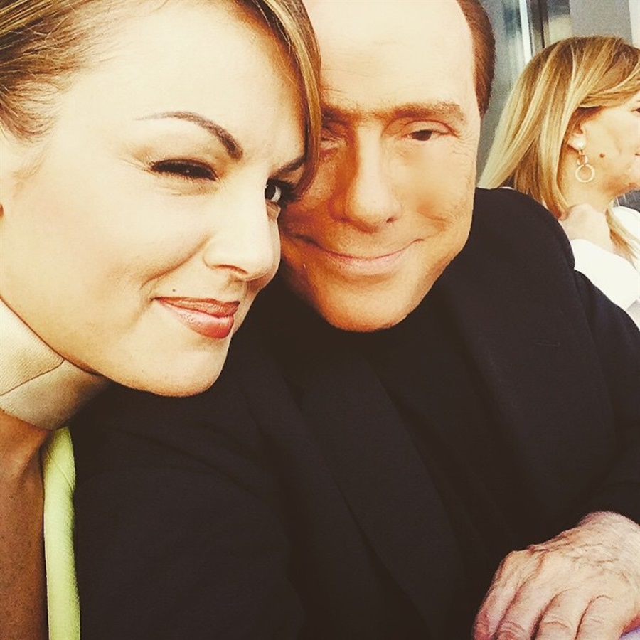 Silvio Berlusconi e Francesca Pascale: debutto con selfie sui social