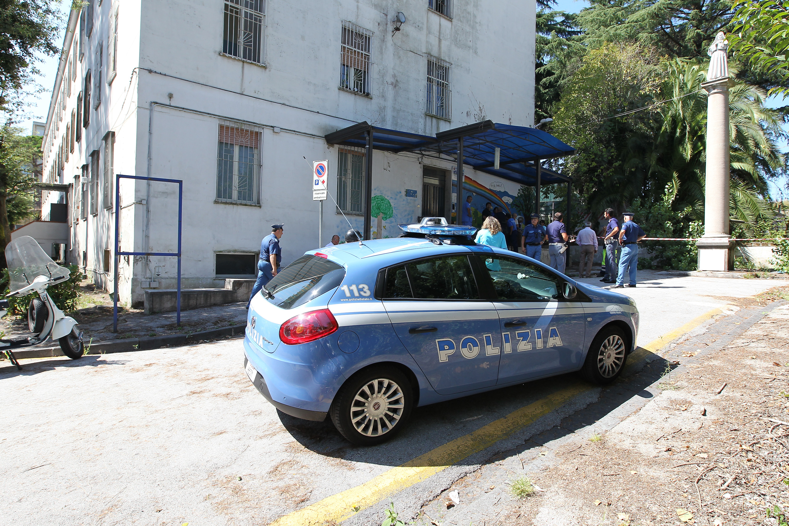 Pozzuoli, dà fuoco alla compagna incinta: la donna è in gravi condizioni