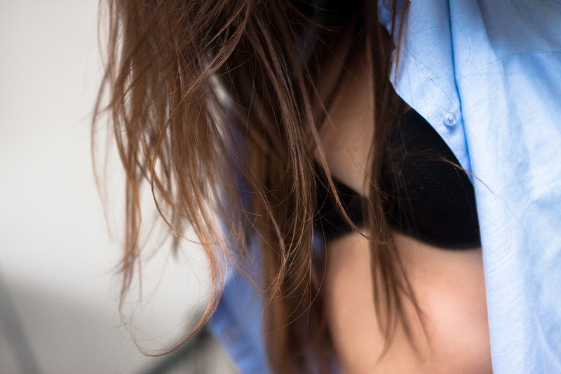 Togliersi il reggiseno a fine giornata