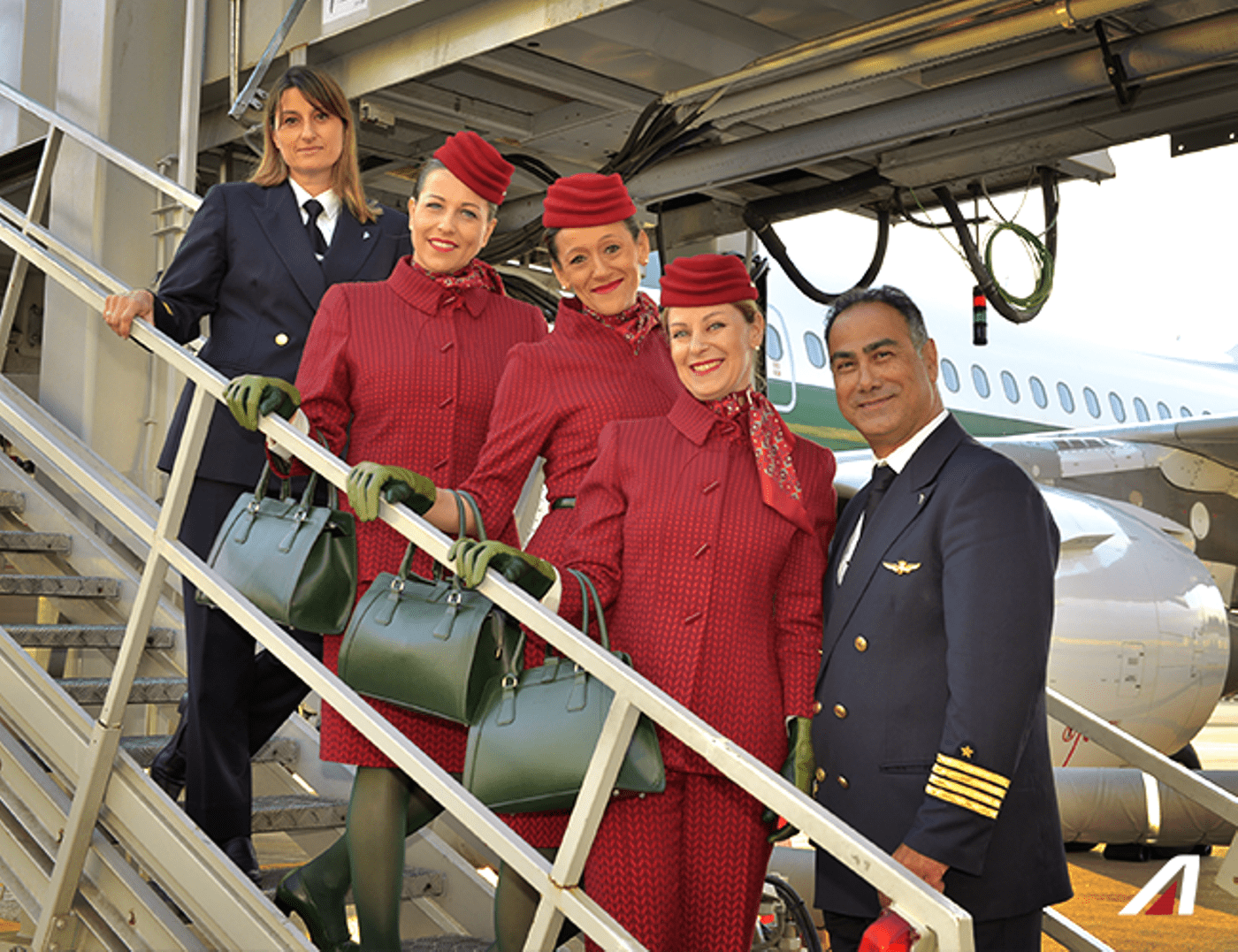 Divise Alitalia, il nuovo look del personale di volo crea polemiche