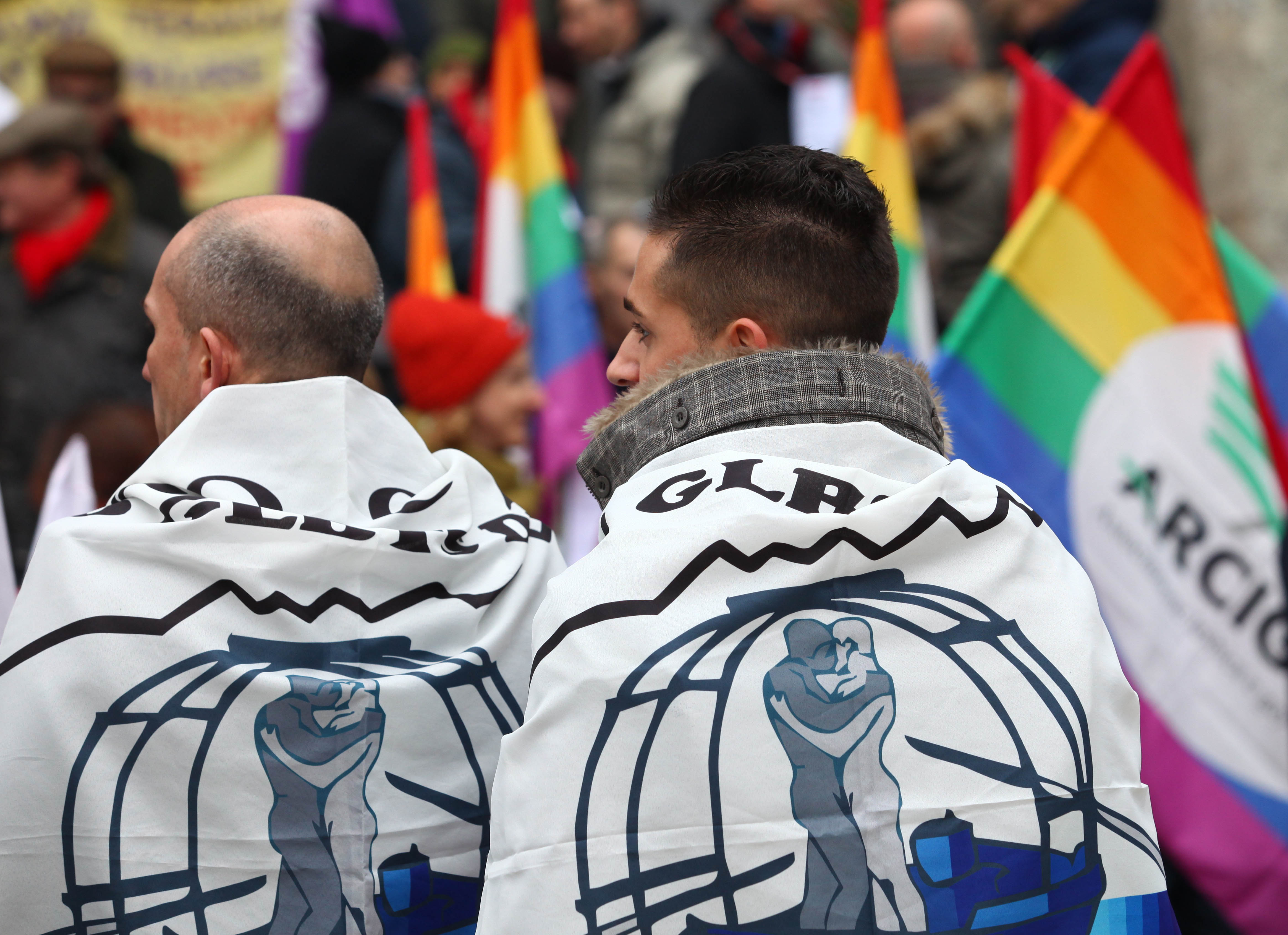 Stepchild adoption per coppie gay, la Cassazione dà il via libera