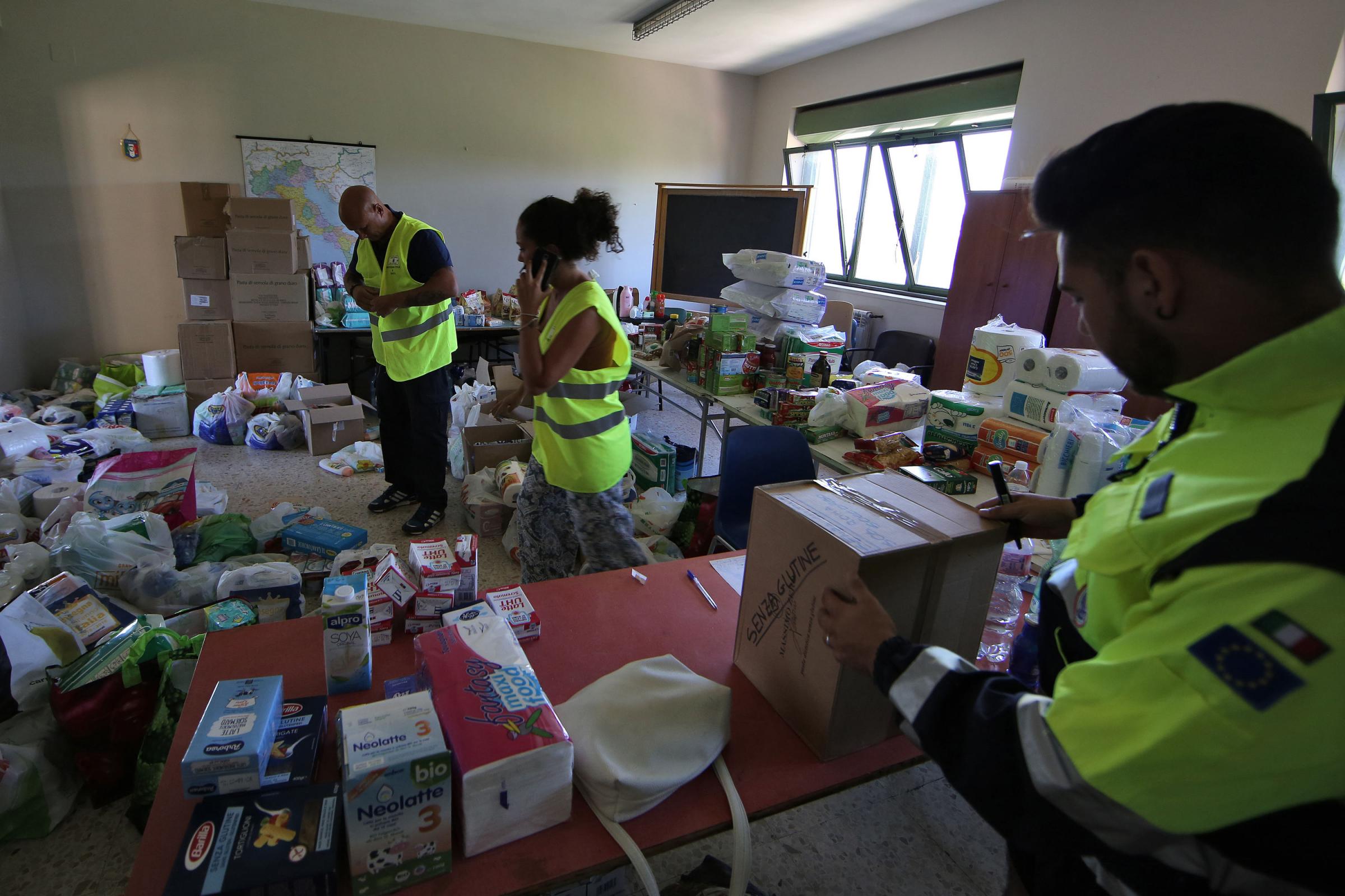 Roma, raccolta di generi di prima necessità da parte della Protezione Civile per sisma