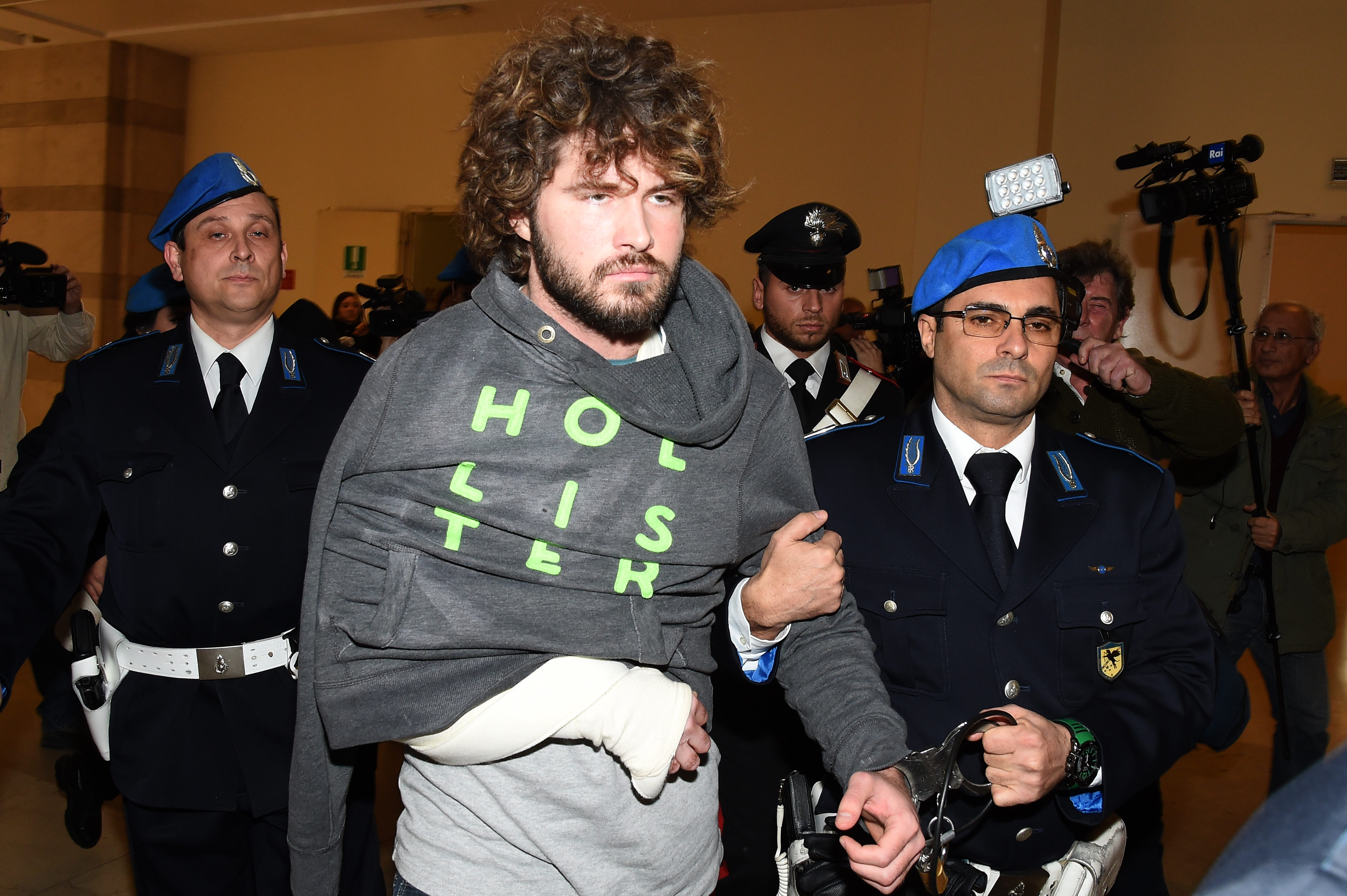 Tolto il figlio alla coppia dell’acido: i genitori non potranno più rivederlo