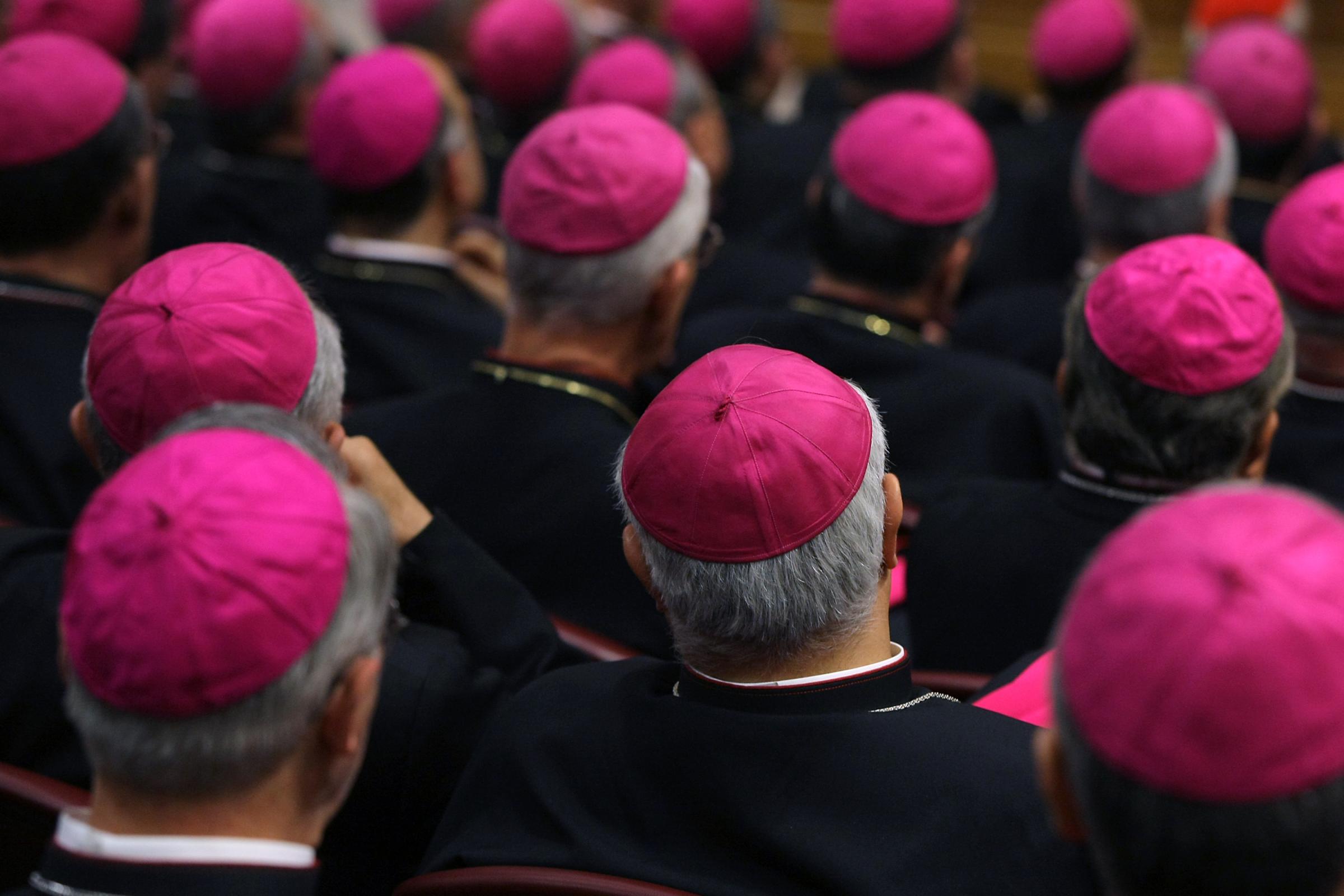 Arrestato prete per violenza sessuale: palpeggiava le fedeli per scacciare il demonio