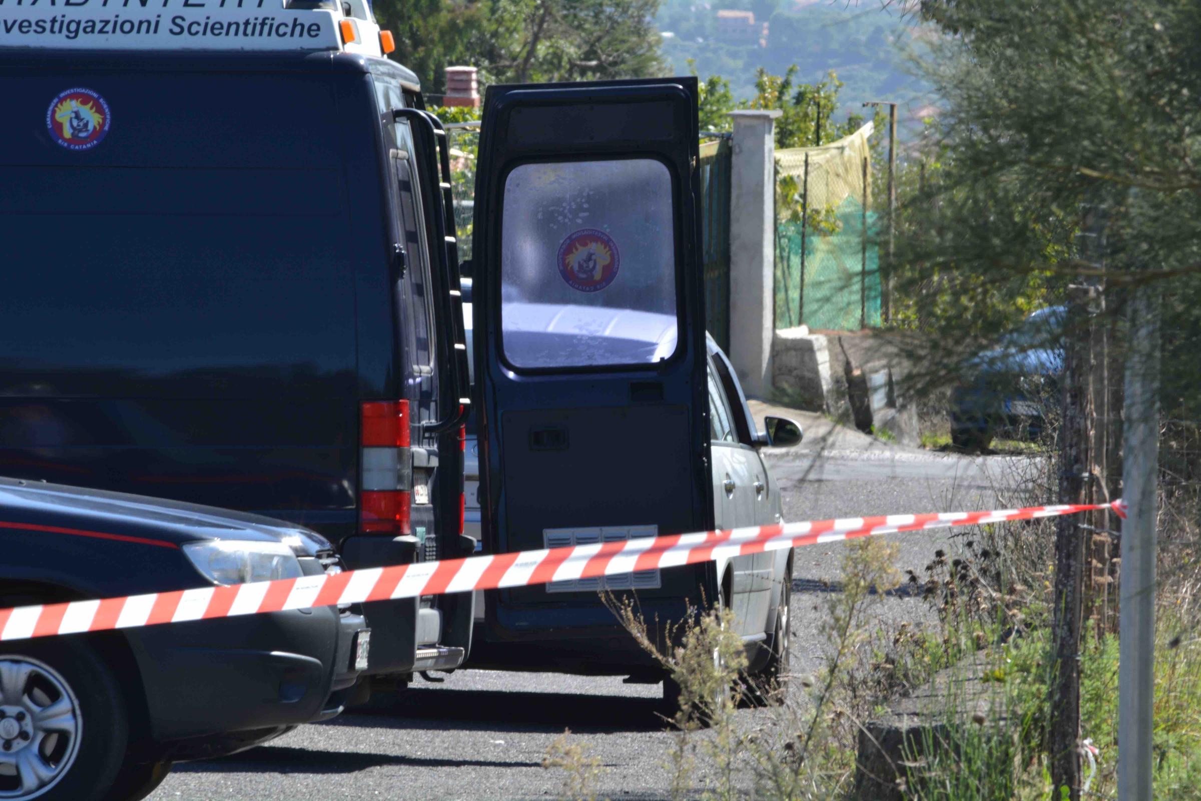 Sassari, dà fuoco alla moglie che voleva lasciarlo