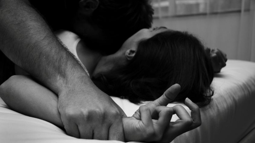 Violenza sessuale e stalking ai danni di una 15enne per due anni: arrestato 21enne a Bari