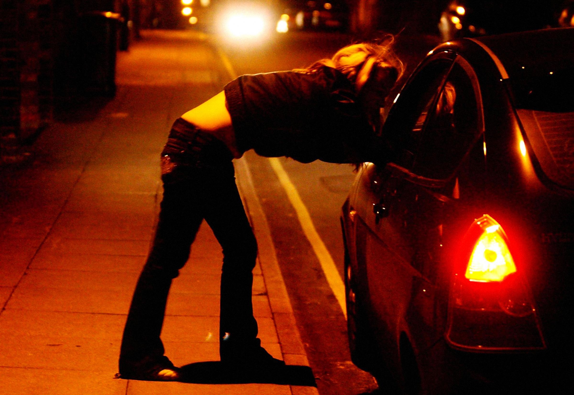Salerno, arrestata madre: faceva prostituire la figlia minorenne per 5 euro