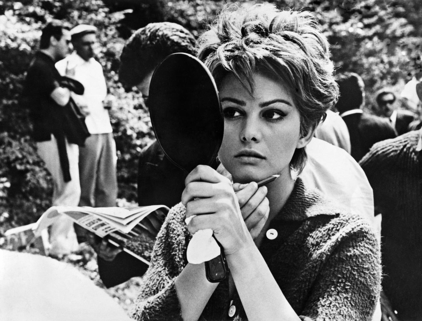 Il Festival di Cannes omaggia Claudia Cardinale: la locandina delle polemiche