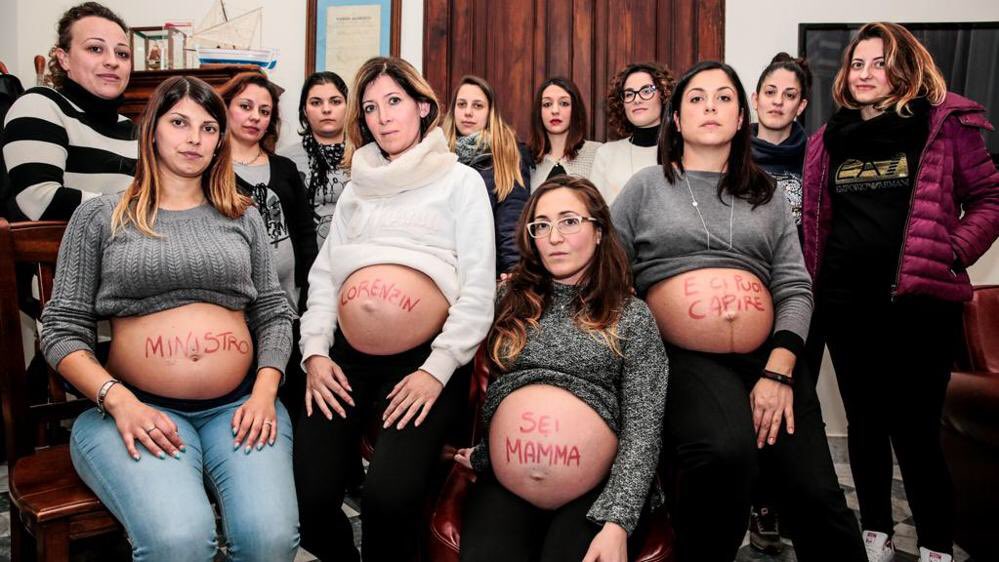 Punto nascita a rischio chiusura: la protesta dei pancioni in Sardegna