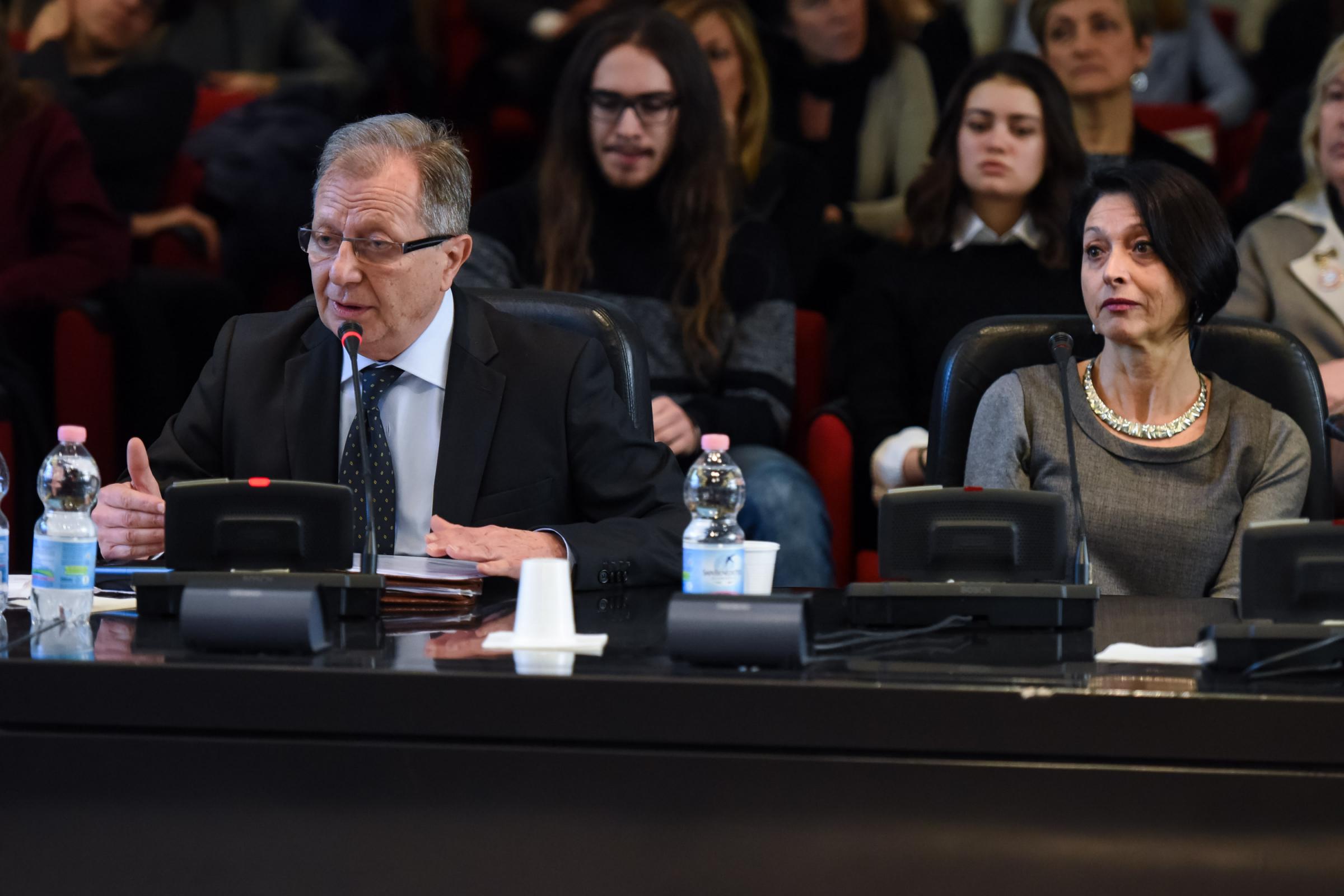 Cyberbullismo, Paolo Picchio scrive una lettera dopo Vigevano: “mia figlia Carolina vittima di un video non sia tradita”