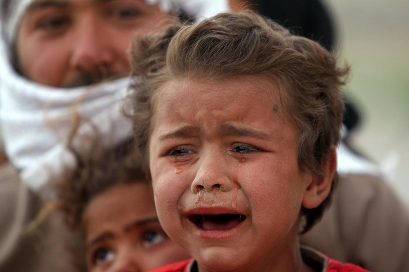 Siria: strage di bambini per gas tossico. 72 morti nell’attacco