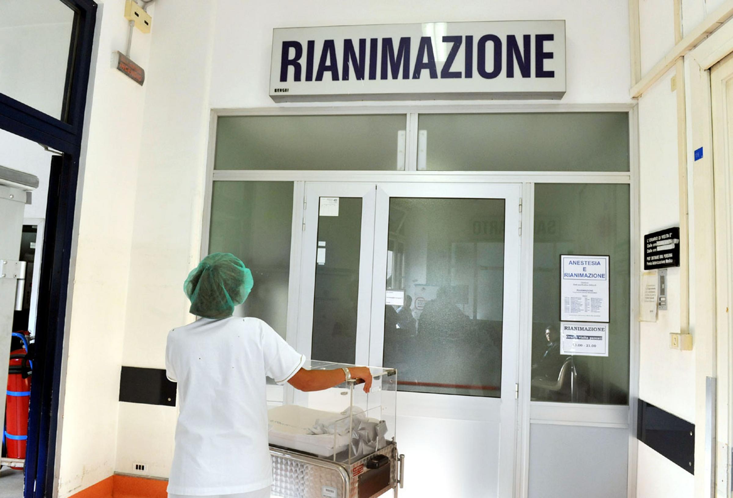 Cagliari, muore dopo parto gemellare: rinviato il funerale