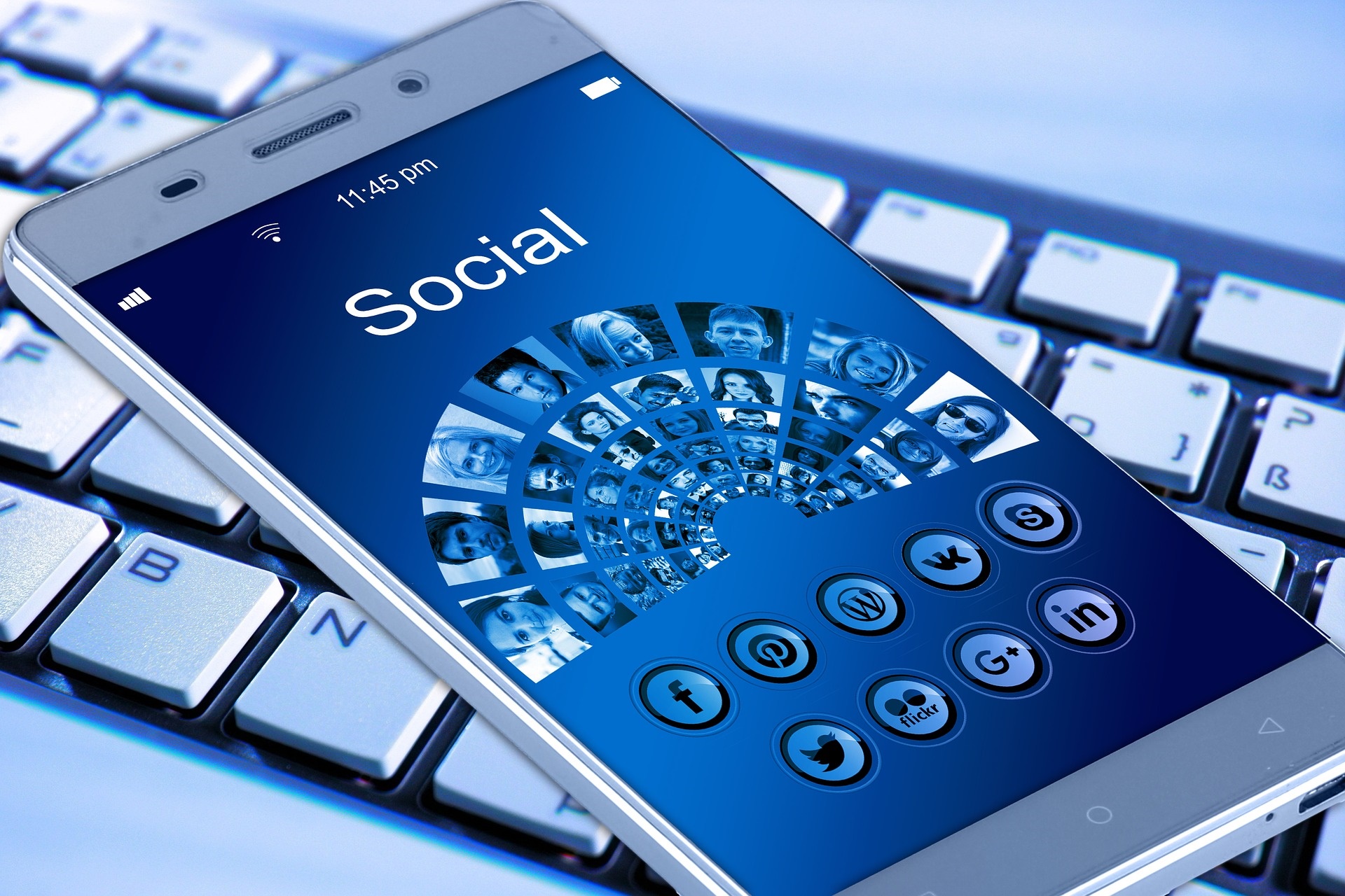 facebook accusa governi