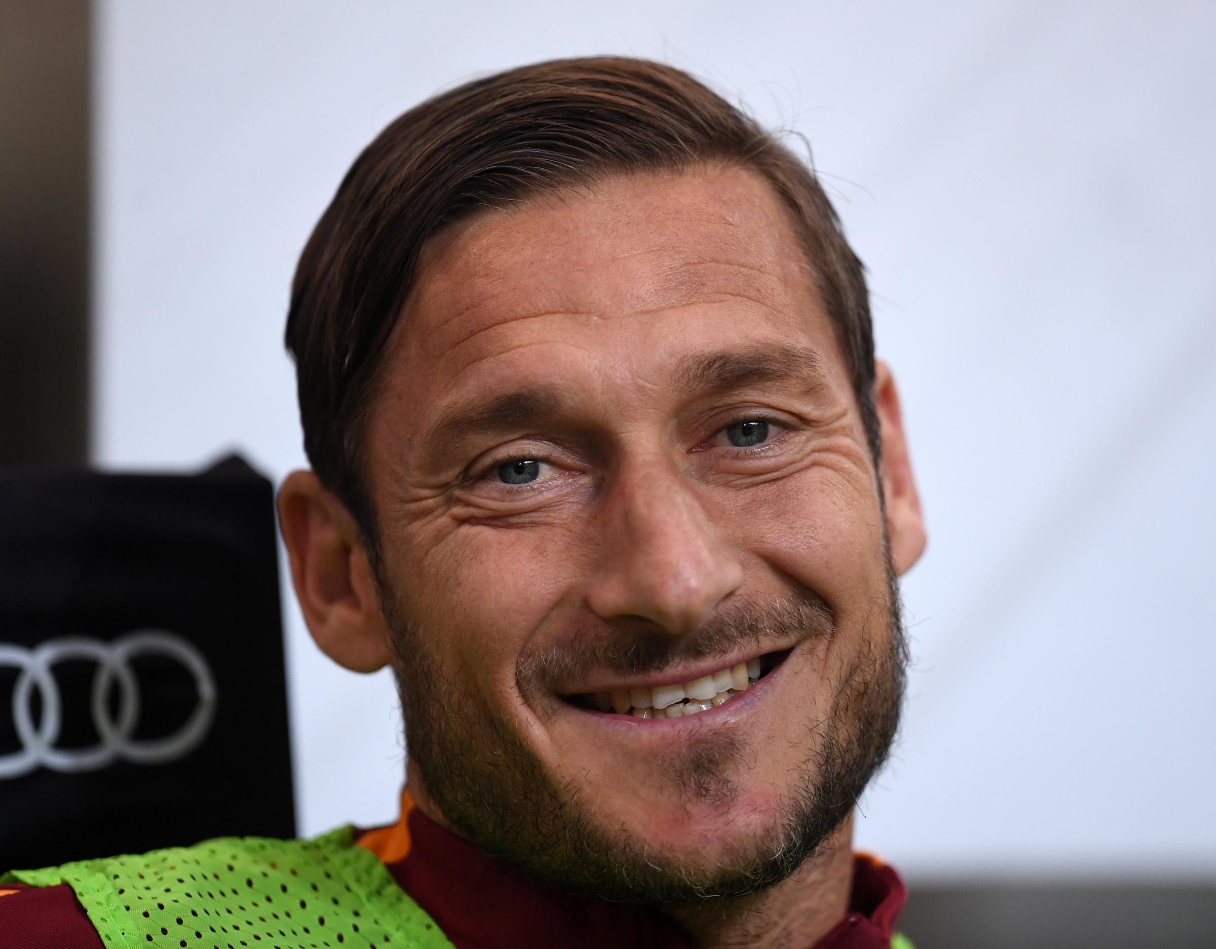 Francesco Totti, calciatore, marito e papà: la sua storia in foto