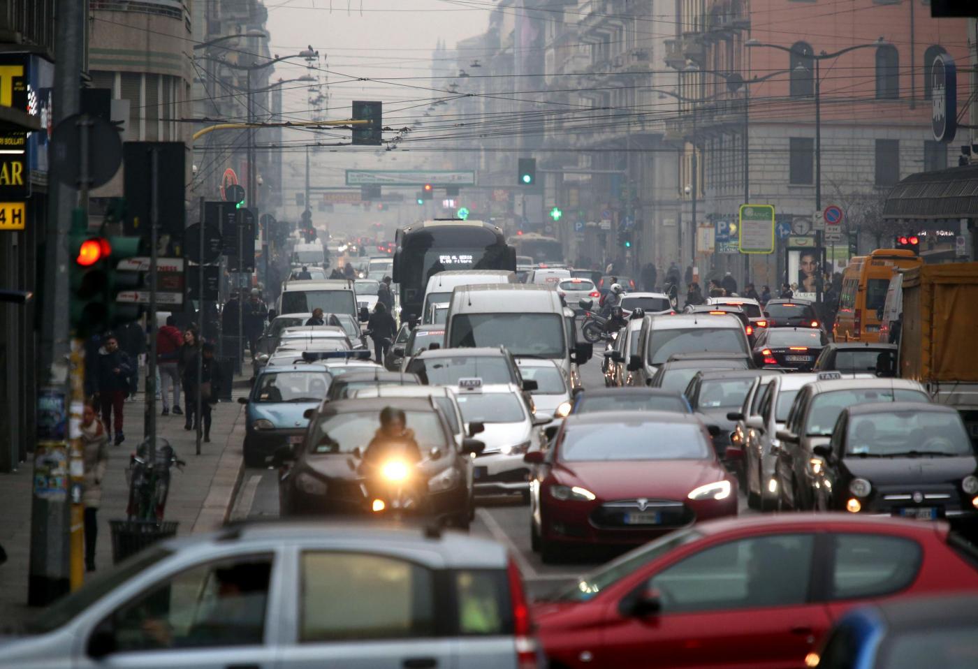 Milano inquinata e fuori legge quasi ovunque, la mappa di Cittadini Per l’Aria