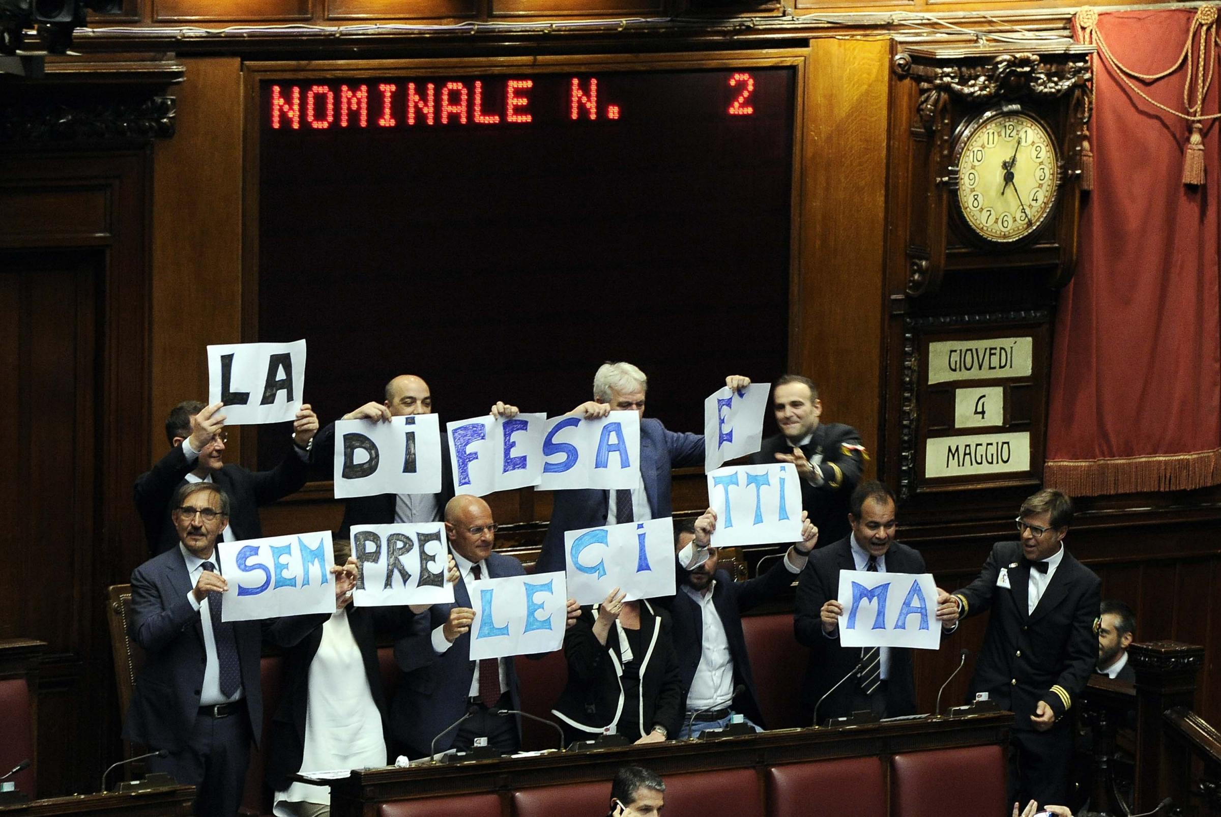 Legittima difesa: ok della Camera, testo passa al Senato. Cosa cambia con la nuova legge?