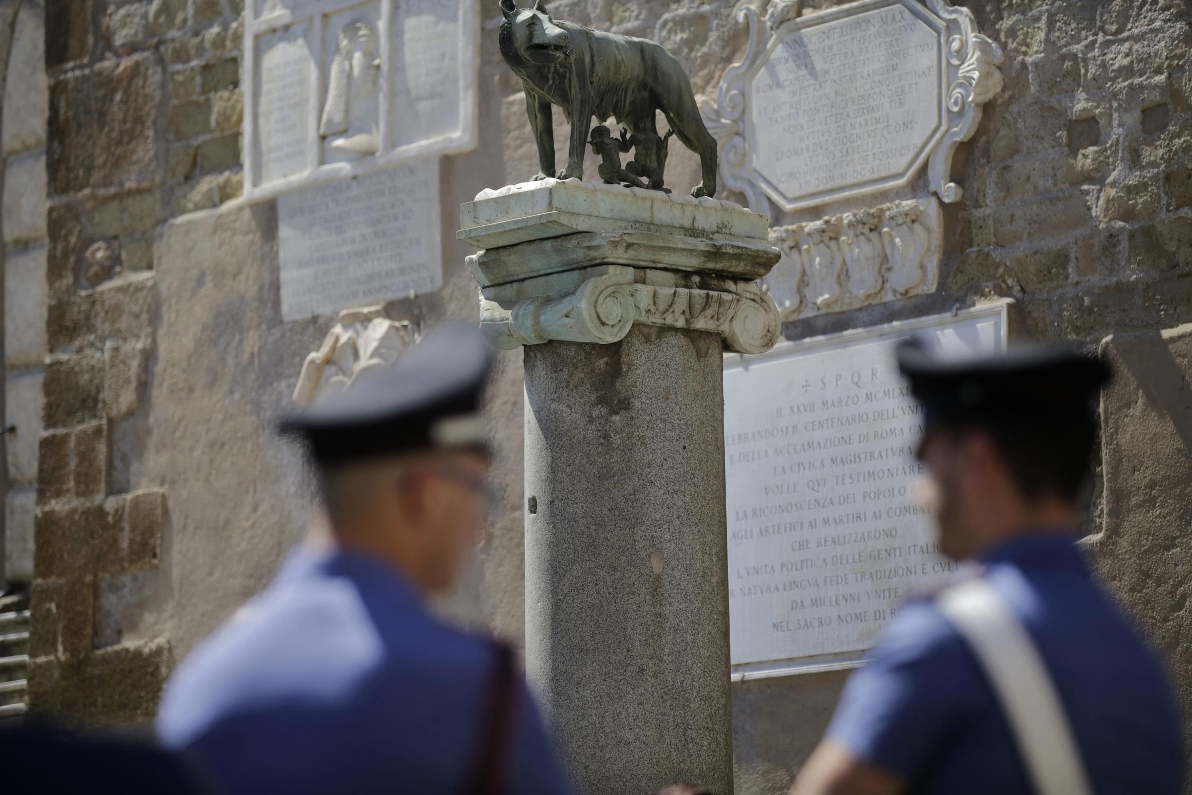 Roma, omicidio in centro storico: uccide la compagna con un peso da palestra