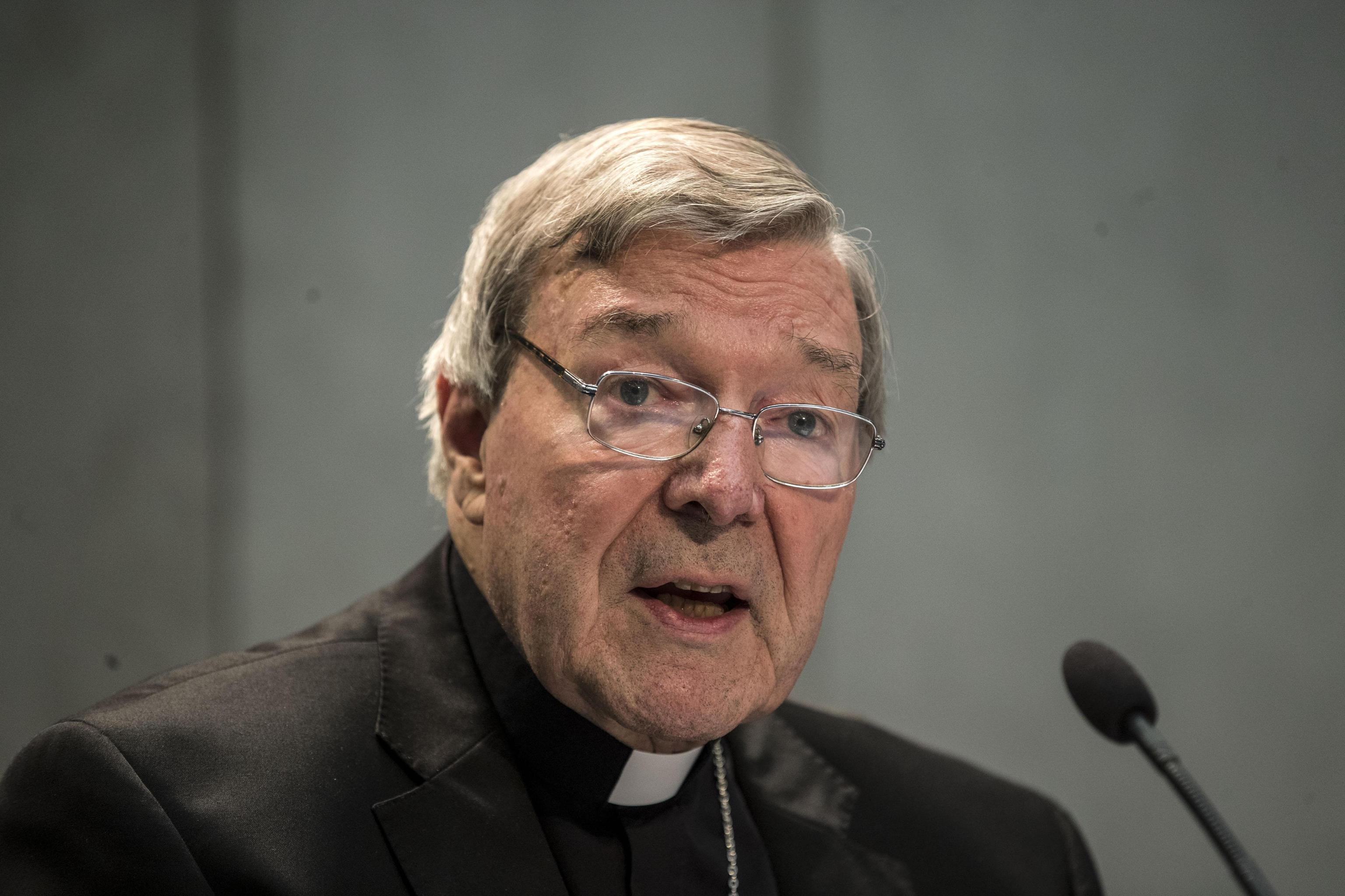 Scandalo Vaticano: il cardinale Pell incriminato per pedofilia