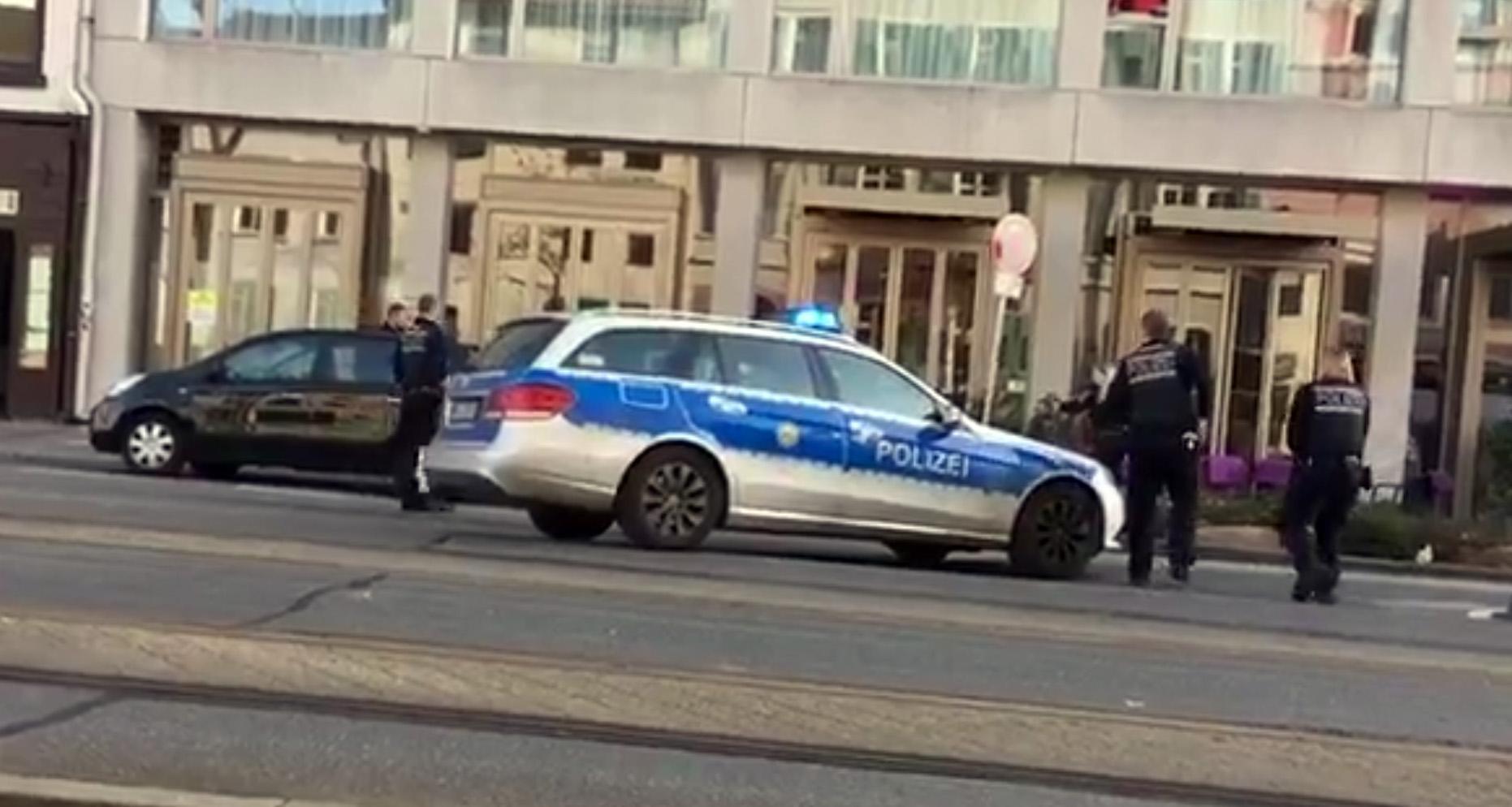 Amburgo, l’assalitore del supermarket è un rifugiato: contatti con ambienti salafiti