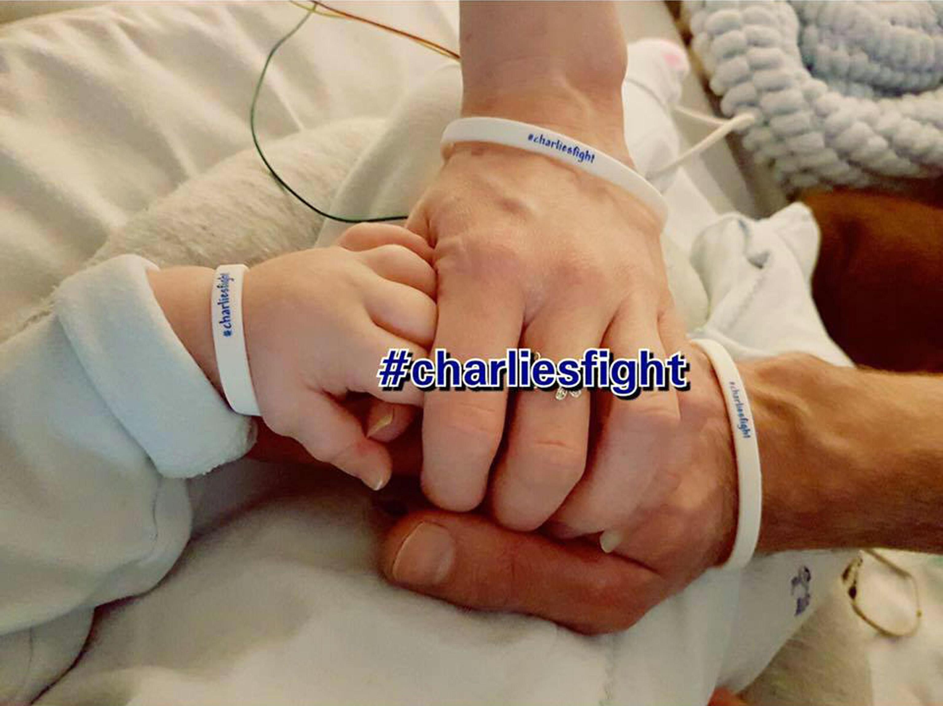 Charlie Gard è morto, l’ultimo addio al bimbo che ha commosso il mondo