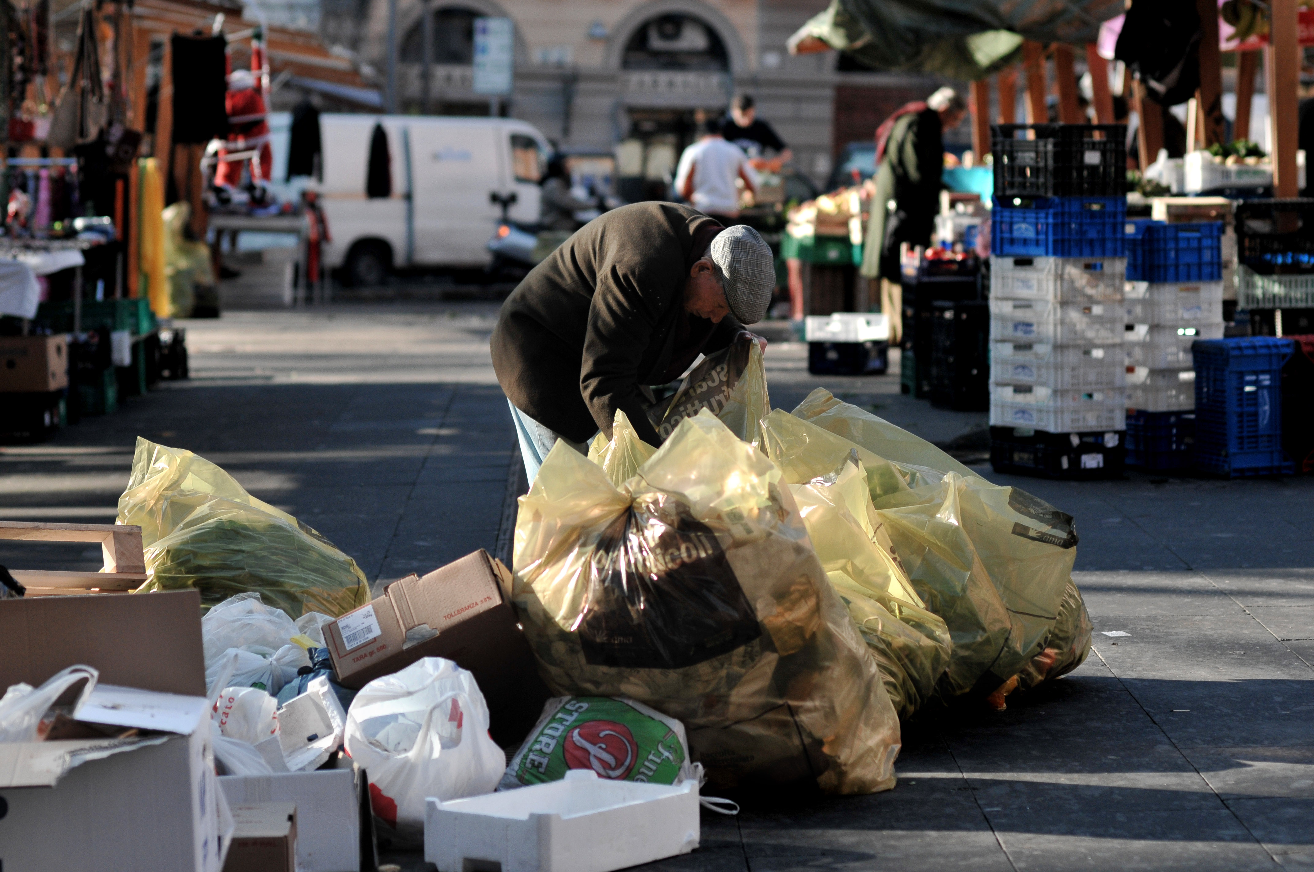 Istat: quasi 5 milioni di persone in povertà assoluta, giovani maggiormente a rischio