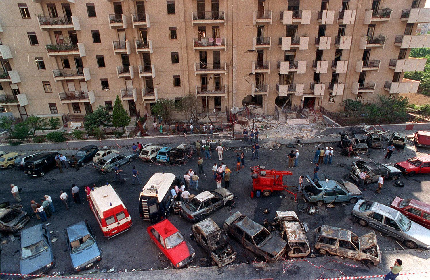 Strage di Via d’Amelio, 25 anni fa l’uccisione del giudice Paolo Borsellino: gli interrogativi rimasti aperti